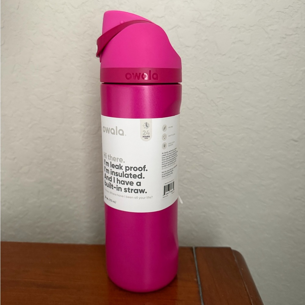 Owala 24 oz FreeSip water bottle - Read My Lips